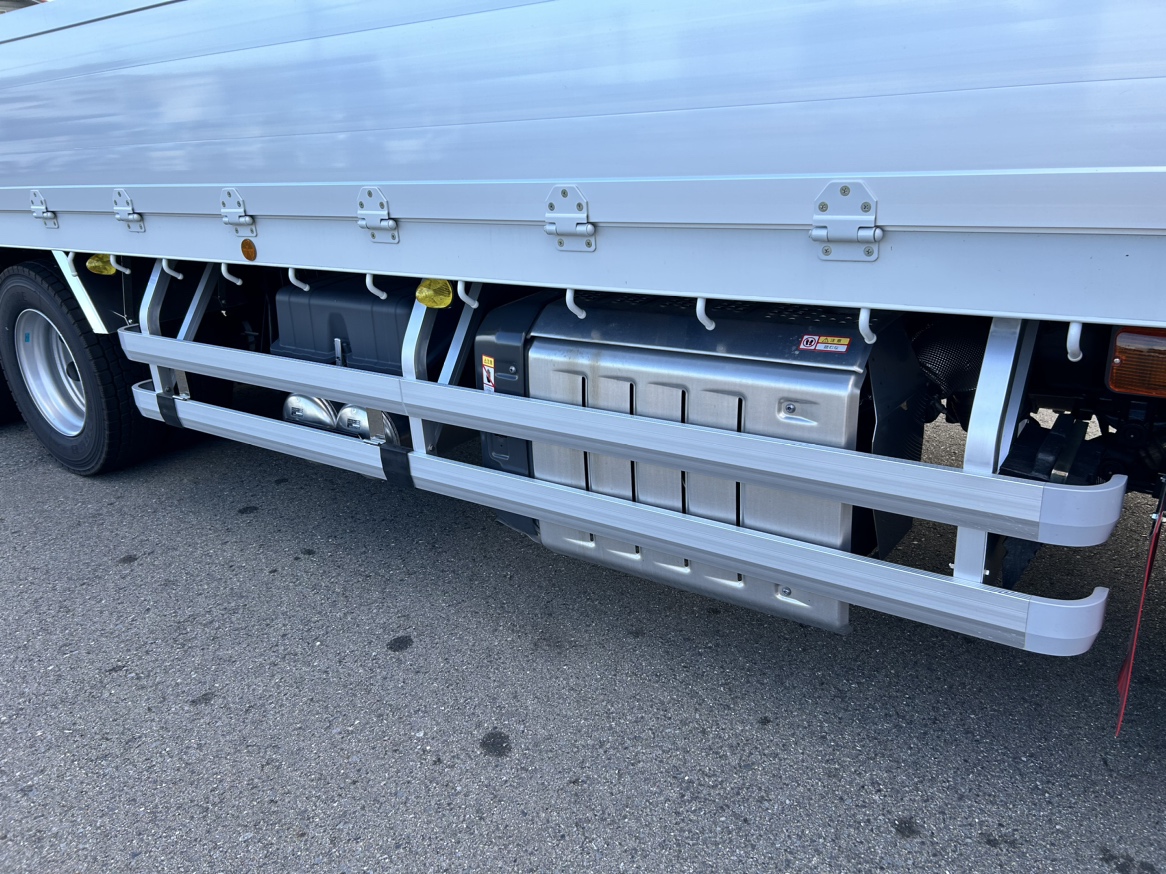 スーパーグレート 車検付☆未使用車積載13000Kgクレーン付平ボデ-|中古トラックの販売・買取・査定のアイナビ