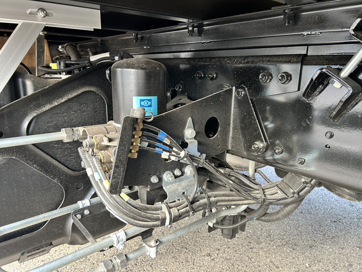 スーパーグレート 車検付☆未使用車積載13000Kgクレーン付平ボデ-|中古トラックの販売・買取・査定のアイナビ