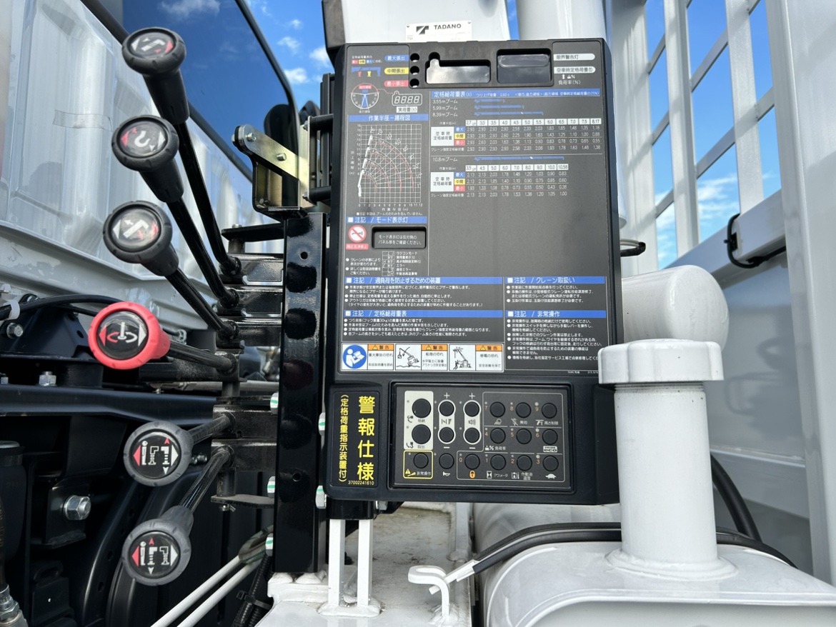 スーパーグレート 車検付☆未使用車積載13000Kgクレーン付平ボデ-|中古トラックの販売・買取・査定のアイナビ