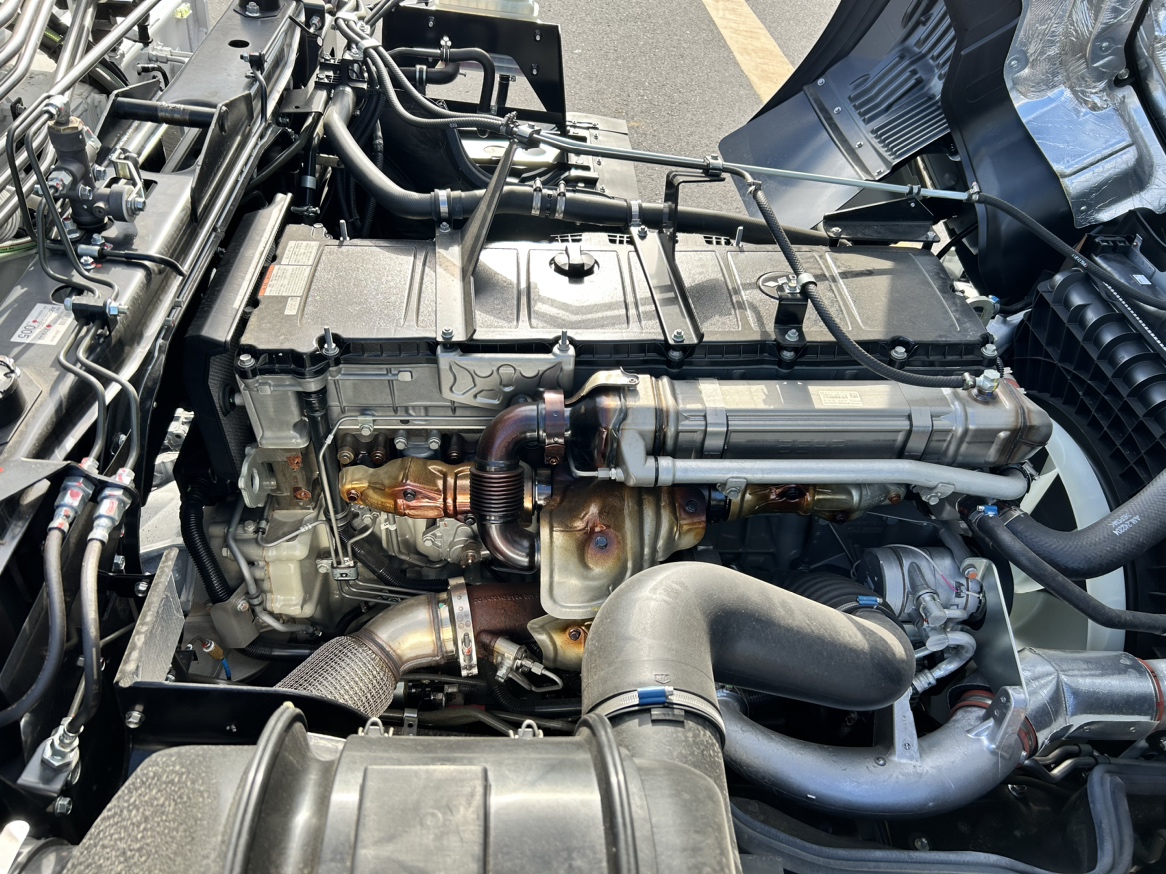 スーパーグレート 車検付☆未使用車積載13000Kgクレーン付平ボデ-|中古トラックの販売・買取・査定のアイナビ