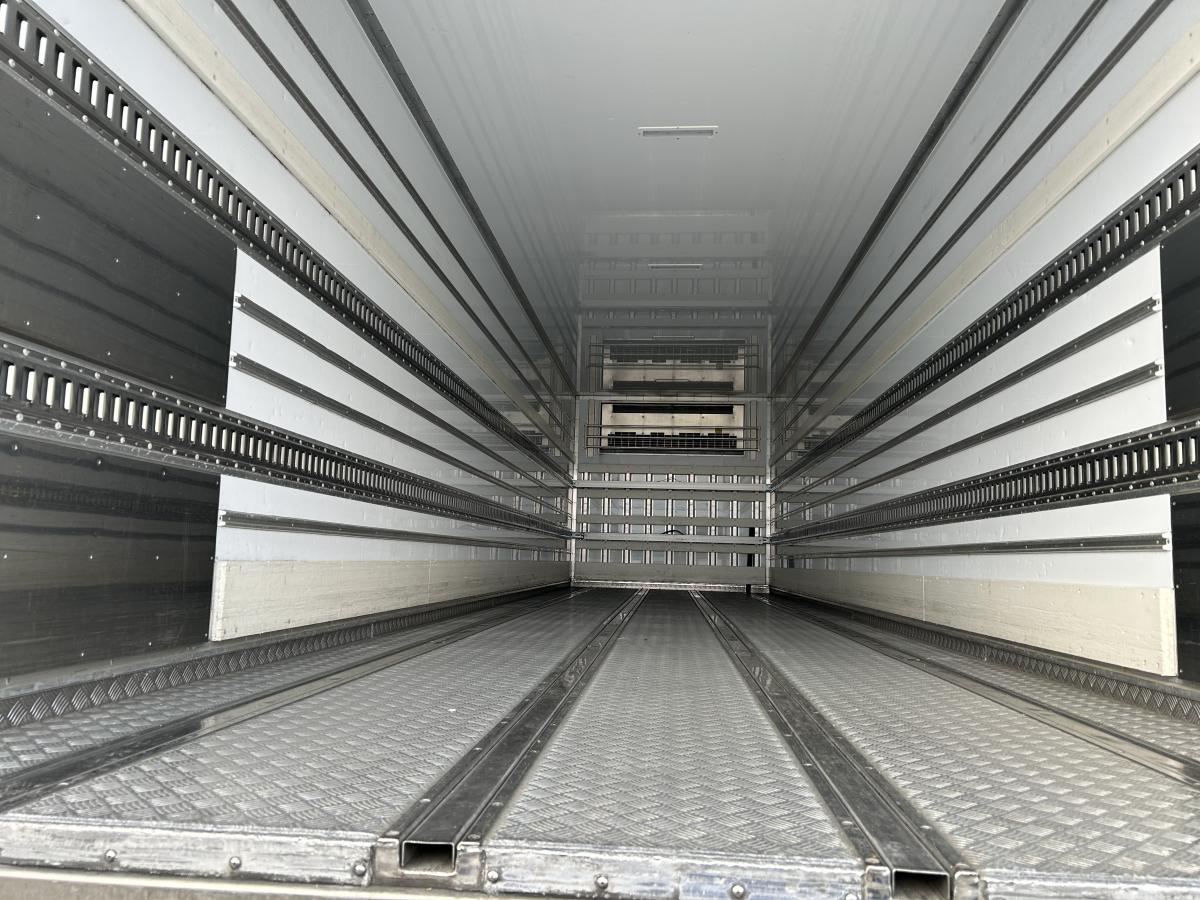 日野プロフィア冷蔵冷凍車格納ゲート|中古トラックの販売・買取・査定のアイナビ