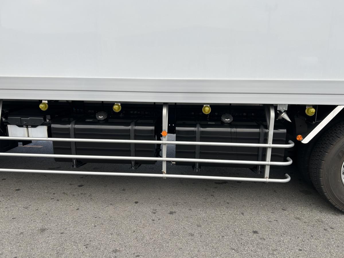 日野プロフィア冷蔵冷凍車格納ゲート|中古トラックの販売・買取・査定のアイナビ