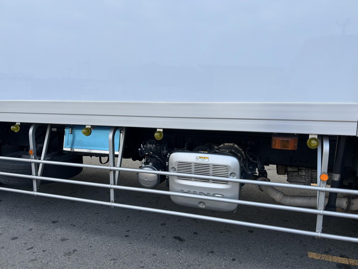 日野プロフィア冷蔵冷凍車格納ゲート|中古トラックの販売・買取・査定のアイナビ