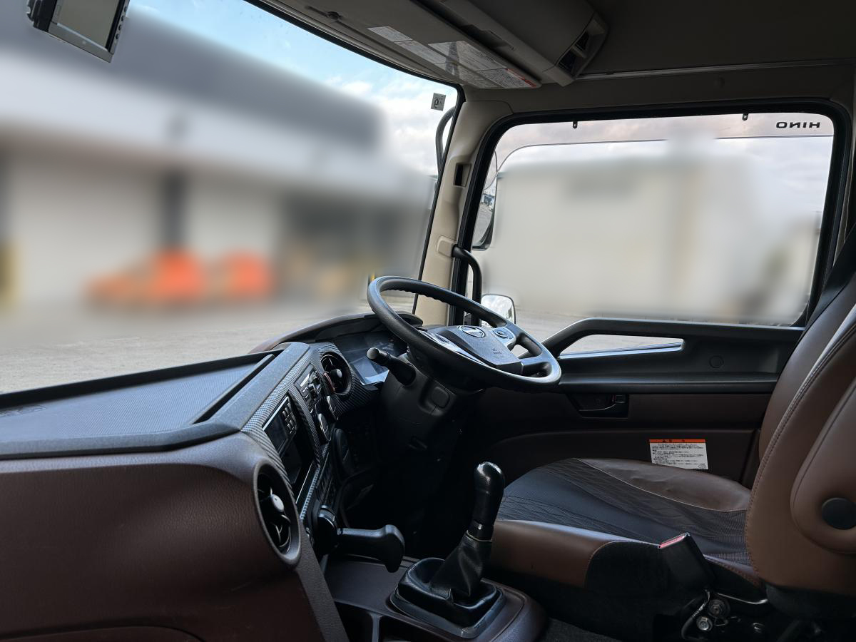 日野プロフィア冷蔵冷凍車格納ゲート|中古トラックの販売・買取・査定のアイナビ