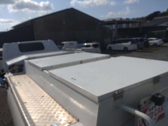 いすゞエルフ タンクローリー4WD 2層3.5KL 消防書類有|中古トラックの販売・買取・査定のアイナビ