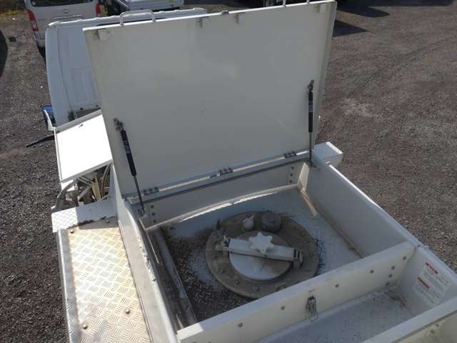 いすゞエルフ タンクローリー4WD 2層3.5KL 消防書類有|中古トラックの販売・買取・査定のアイナビ