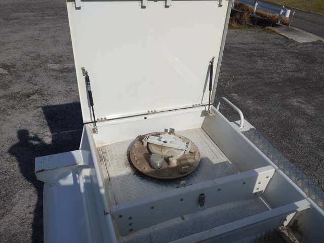 いすゞエルフ タンクローリー4WD 2層3.5KL 消防書類有|中古トラックの販売・買取・査定のアイナビ