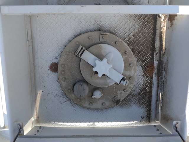 いすゞエルフ タンクローリー4WD 2層3.5KL 消防書類有|中古トラックの販売・買取・査定のアイナビ