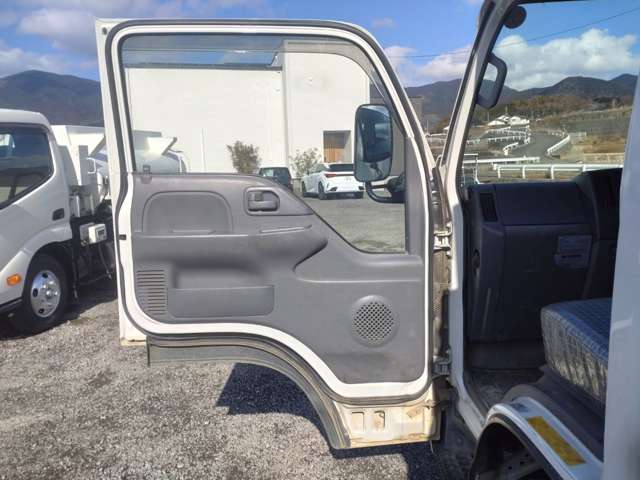 いすゞエルフ タンクローリー4WD 2層3.5KL 消防書類有|中古トラックの販売・買取・査定のアイナビ