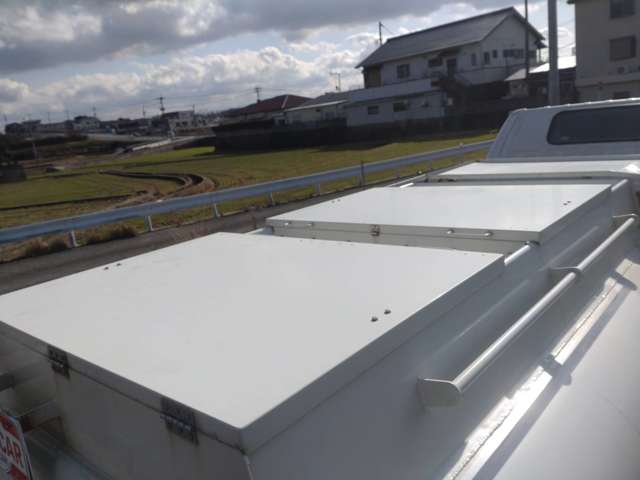 いすゞエルフ タンクローリー4WD 2層3.5KL 消防書類有|中古トラックの販売・買取・査定のアイナビ