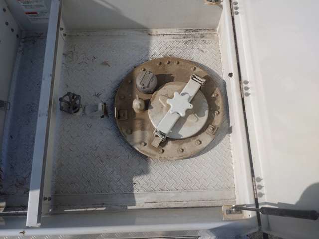 いすゞエルフ タンクローリー4WD 2層3.5KL 消防書類有|中古トラックの販売・買取・査定のアイナビ