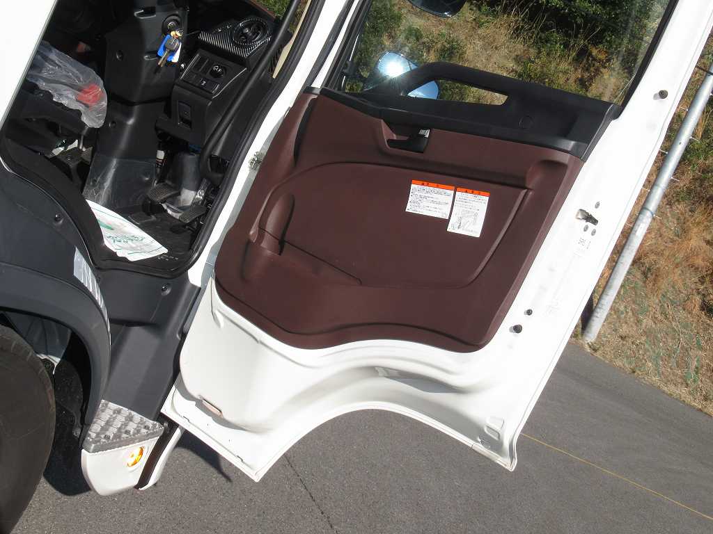 カヤバ 増トン ドラム4.4立米 240PS 6速 ベッドレス|中古トラックの販売・買取・査定のアイナビ