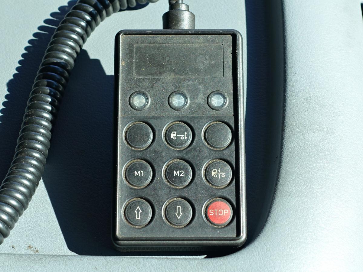 後輪エアサス増トン積載7.3tワイド平ボディー|中古トラックの販売・買取・査定のアイナビ