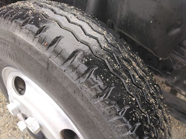 H21年 日野デュトロ3t低床ダンプ|中古トラックの販売・買取・査定のアイナビ