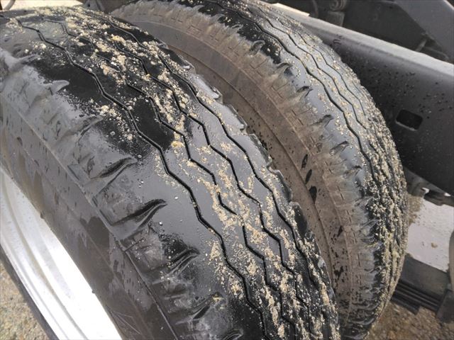 H21年 日野デュトロ3t低床ダンプ|中古トラックの販売・買取・査定のアイナビ