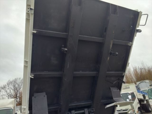 H21年 日野デュトロ3t低床ダンプ|中古トラックの販売・買取・査定のアイナビ