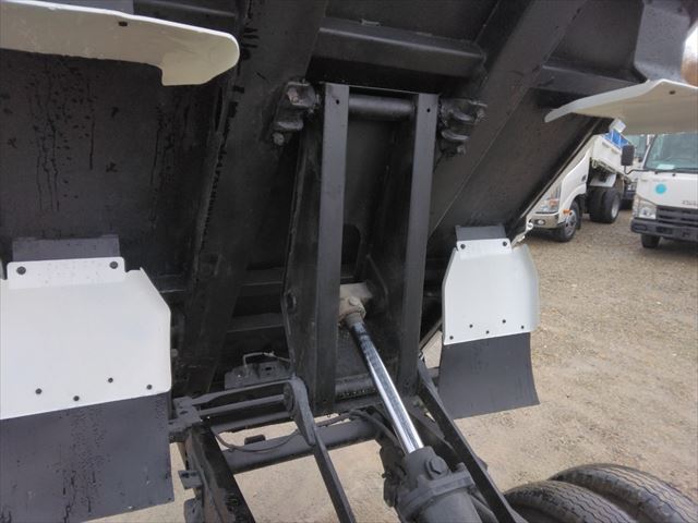 H21年 日野デュトロ3t低床ダンプ|中古トラックの販売・買取・査定のアイナビ