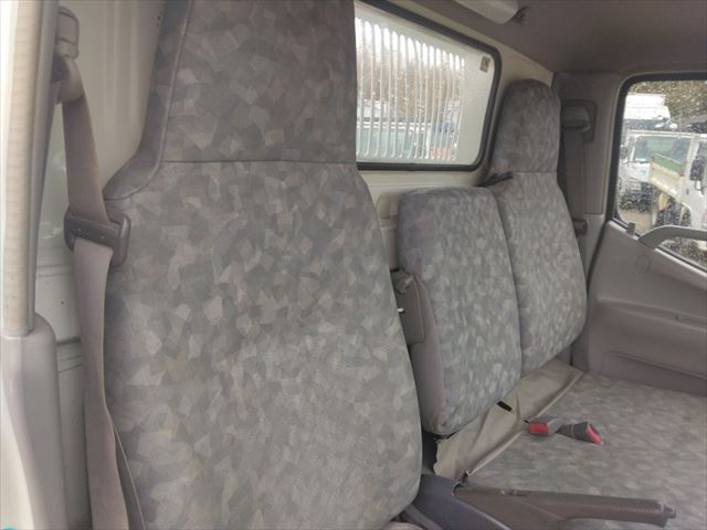 H21年 日野デュトロ3t低床ダンプ|中古トラックの販売・買取・査定のアイナビ