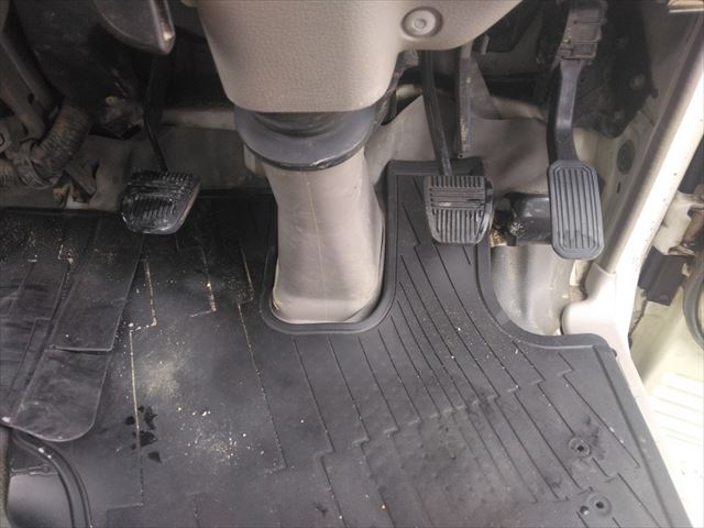 H21年 日野デュトロ3t低床ダンプ|中古トラックの販売・買取・査定のアイナビ