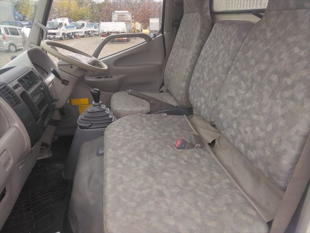 H21年 日野デュトロ3t低床ダンプ|中古トラックの販売・買取・査定のアイナビ