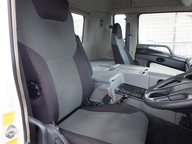 三菱QKG-FV60VJRWヘッド10t超|中古トラックの販売・買取・査定のアイナビ