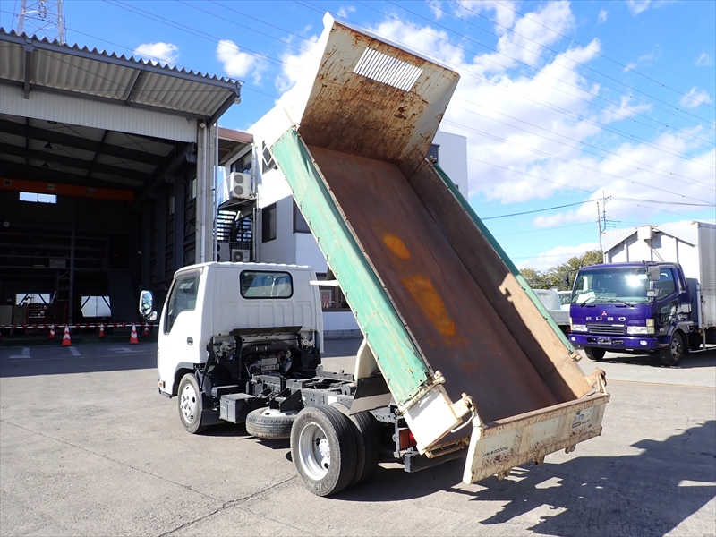 【350568】いすゞ エルフ 強化土砂ダンプ三方開|中古トラックの販売・買取・査定のアイナビ