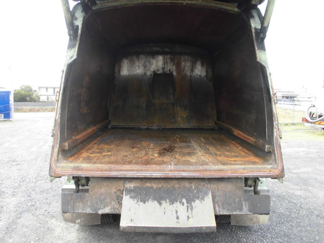 4T パッカー車 プレス式 塵芥車 積載量1.9T 8立米サイズ|中古トラックの販売・買取・査定のアイナビ