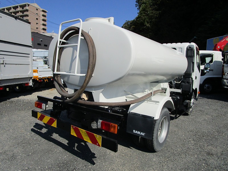 4t散水車・酒井重工業製前後散水・PTO式|中古トラックの販売・買取・査定のアイナビ