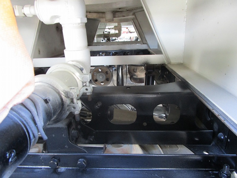 4t散水車・酒井重工業製前後散水・PTO式|中古トラックの販売・買取・査定のアイナビ