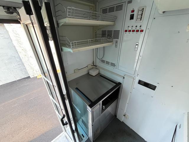 エルフトラック 移動販売車|中古トラックの販売・買取・査定のアイナビ