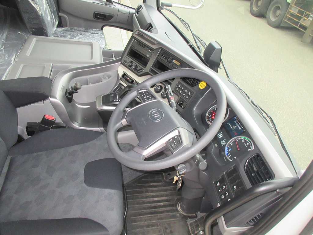 低走行2PG車検付き11.5トンハイルーフトラクタ|中古トラックの販売・買取・査定のアイナビ