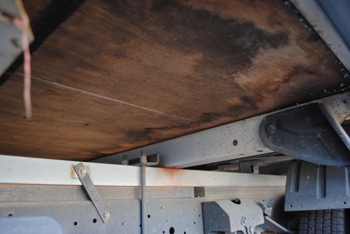 H30デュトロ ワイド超ロング PG付平ボディ 2t|中古トラックの販売・買取・査定のアイナビ