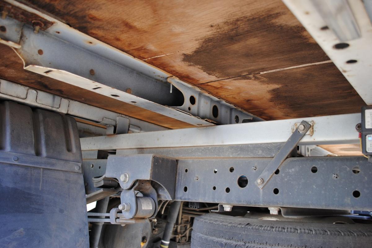 H30デュトロ ワイド超ロング PG付平ボディ 2t|中古トラックの販売・買取・査定のアイナビ