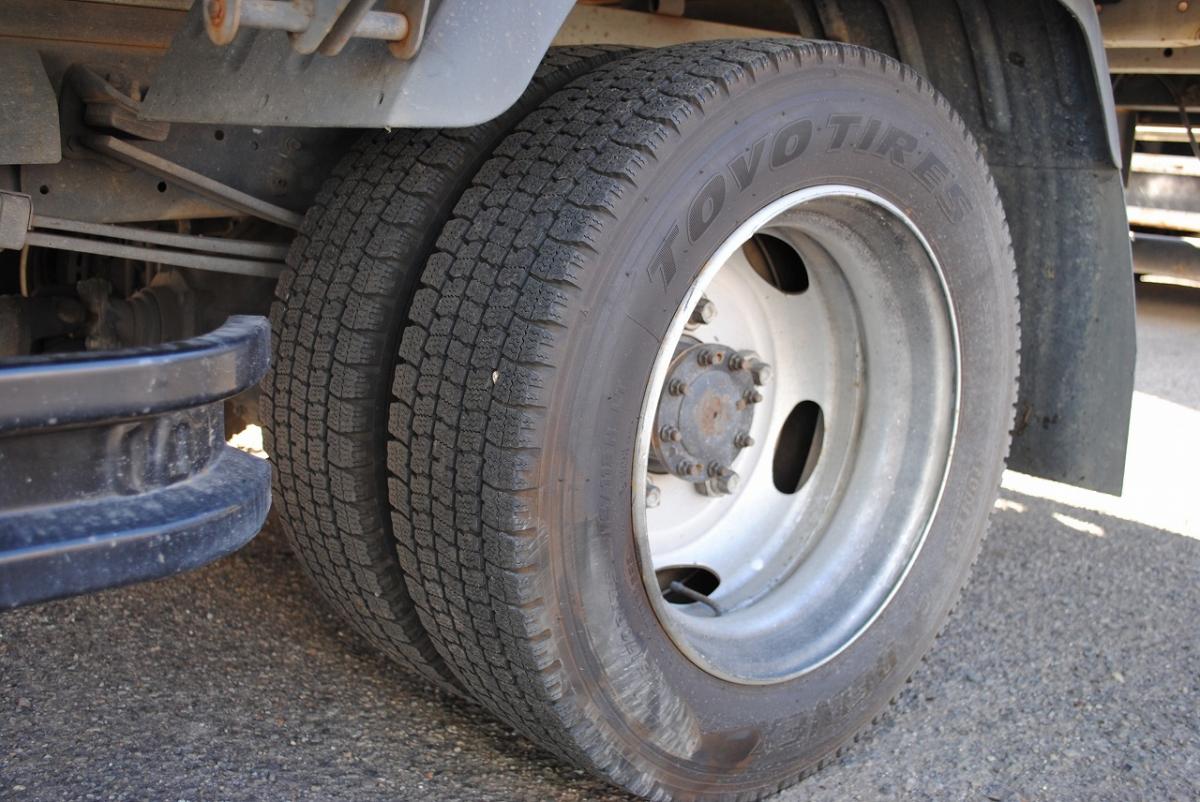 H30デュトロ ワイド超ロング PG付平ボディ 2t|中古トラックの販売・買取・査定のアイナビ