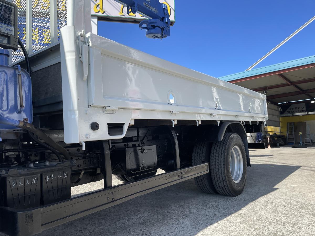 H18キャンター2t平ボディ 3段クレーンラジコン付|中古トラックの販売・買取・査定のアイナビ