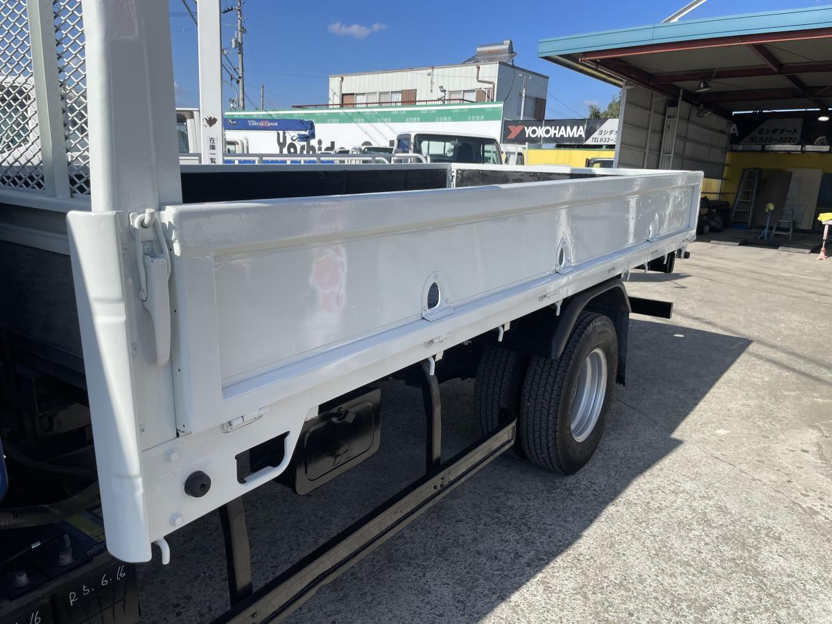 H18キャンター2t平ボディ 3段クレーンラジコン付|中古トラックの販売・買取・査定のアイナビ