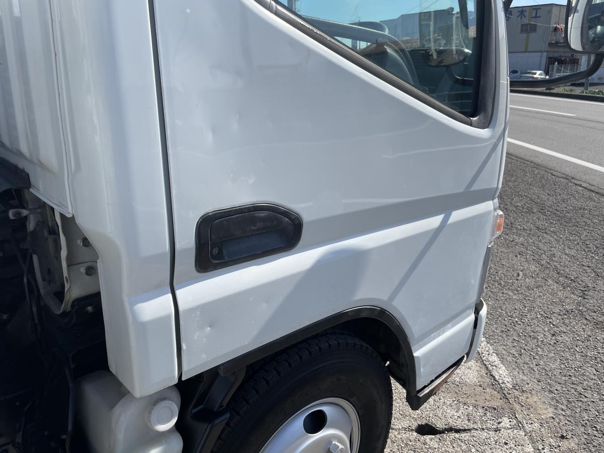 H18キャンター2t平ボディ 3段クレーンラジコン付|中古トラックの販売・買取・査定のアイナビ