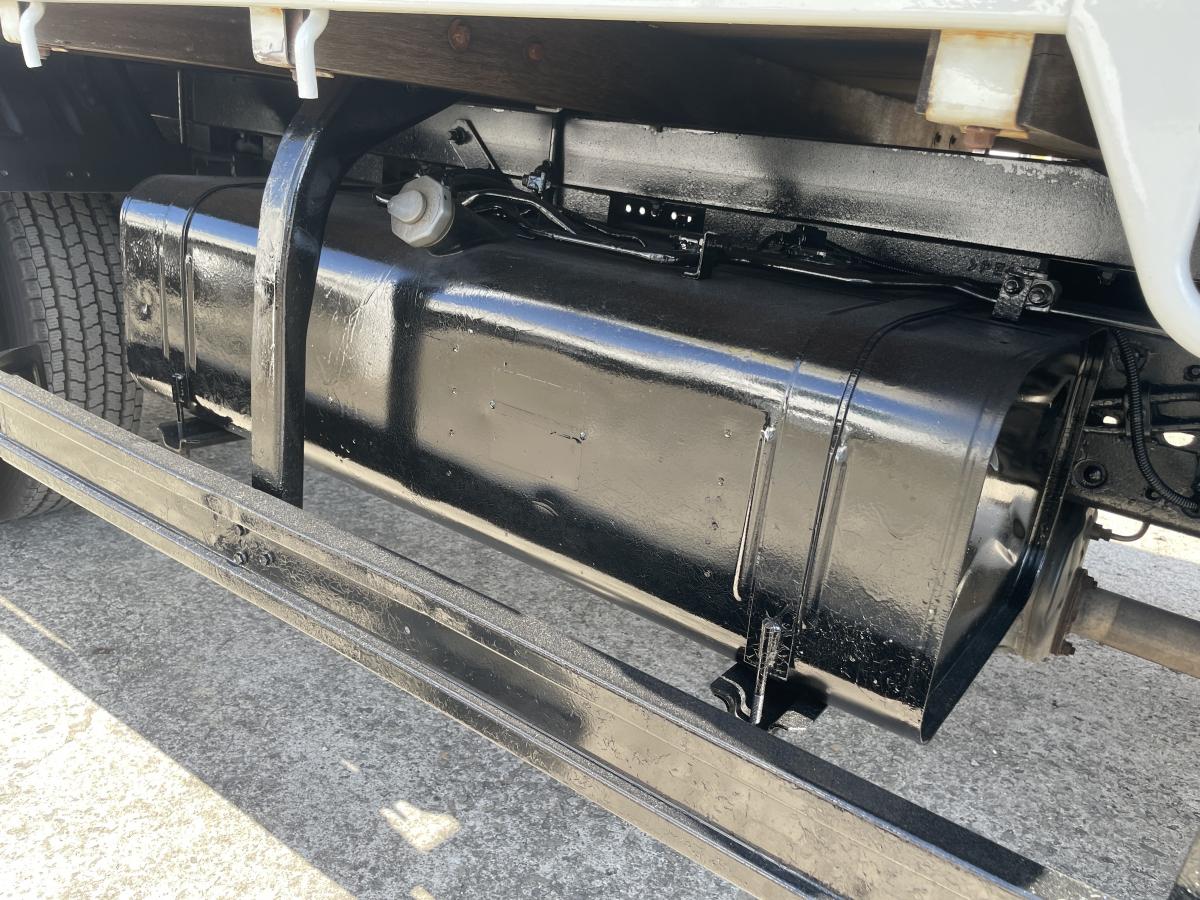 H18キャンター2t平ボディ 3段クレーンラジコン付|中古トラックの販売・買取・査定のアイナビ