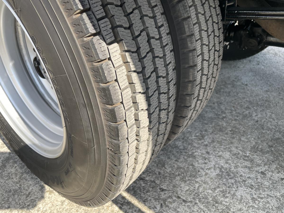 H18キャンター2t平ボディ 3段クレーンラジコン付|中古トラックの販売・買取・査定のアイナビ