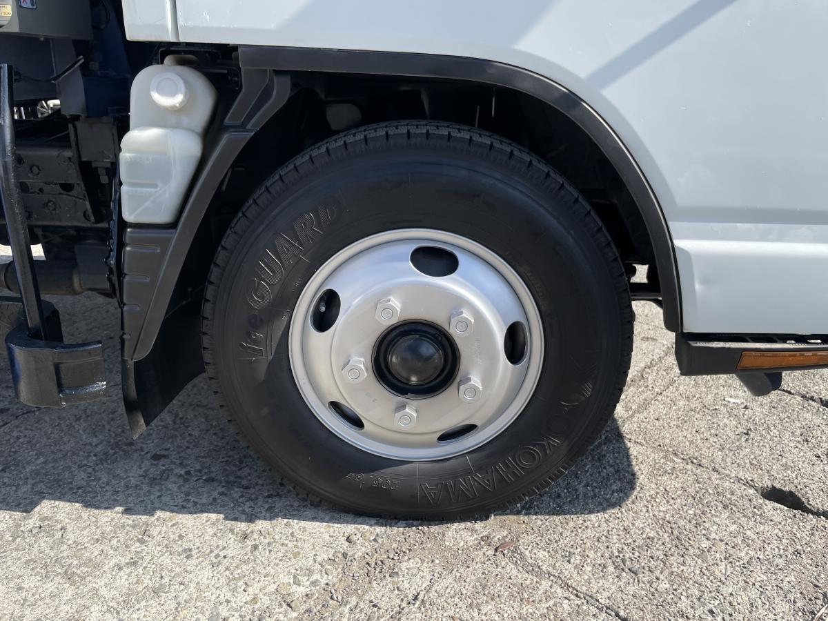 H18キャンター2t平ボディ 3段クレーンラジコン付|中古トラックの販売・買取・査定のアイナビ