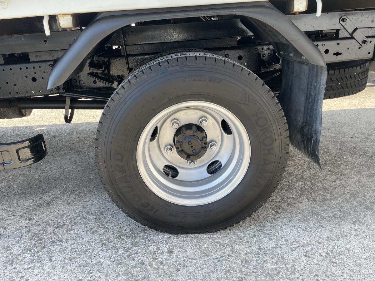 H18キャンター2t平ボディ 3段クレーンラジコン付|中古トラックの販売・買取・査定のアイナビ