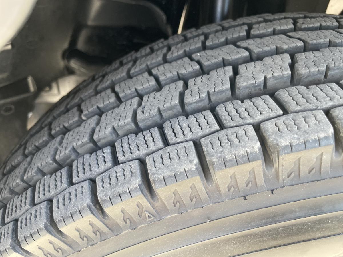 H18キャンター2t平ボディ 3段クレーンラジコン付|中古トラックの販売・買取・査定のアイナビ