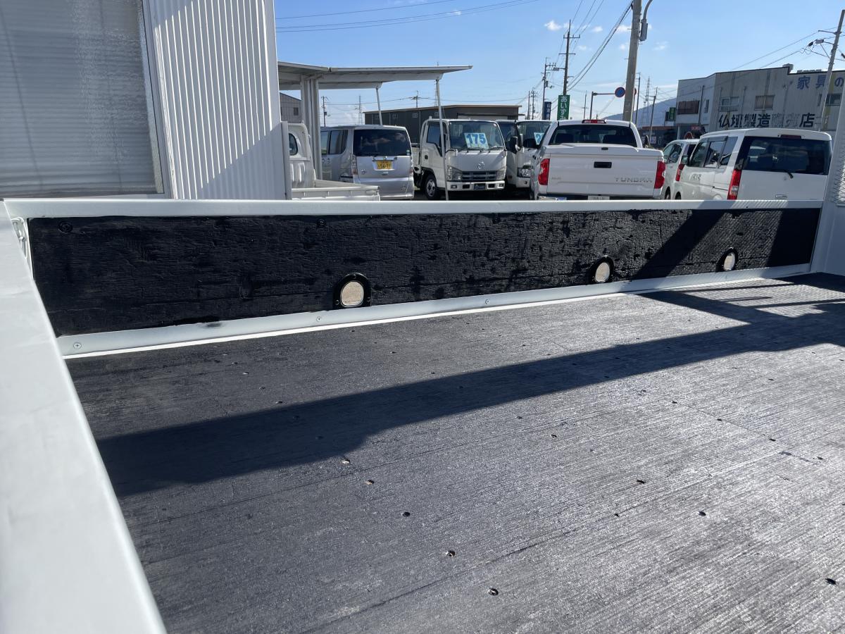 H18キャンター2t平ボディ 3段クレーンラジコン付|中古トラックの販売・買取・査定のアイナビ