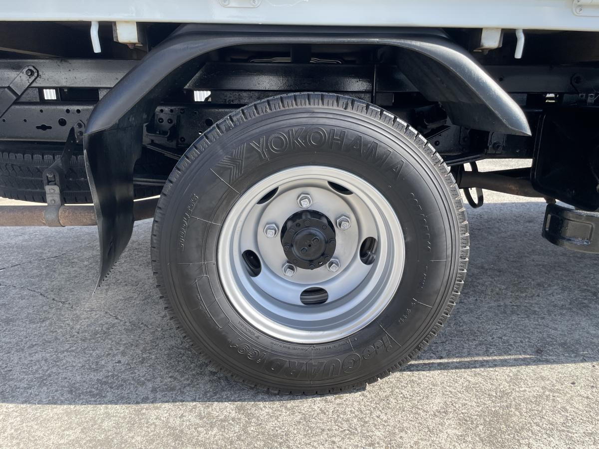 H18キャンター2t平ボディ 3段クレーンラジコン付|中古トラックの販売・買取・査定のアイナビ