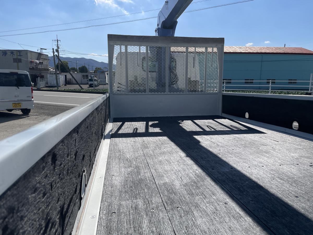 H18キャンター2t平ボディ 3段クレーンラジコン付|中古トラックの販売・買取・査定のアイナビ