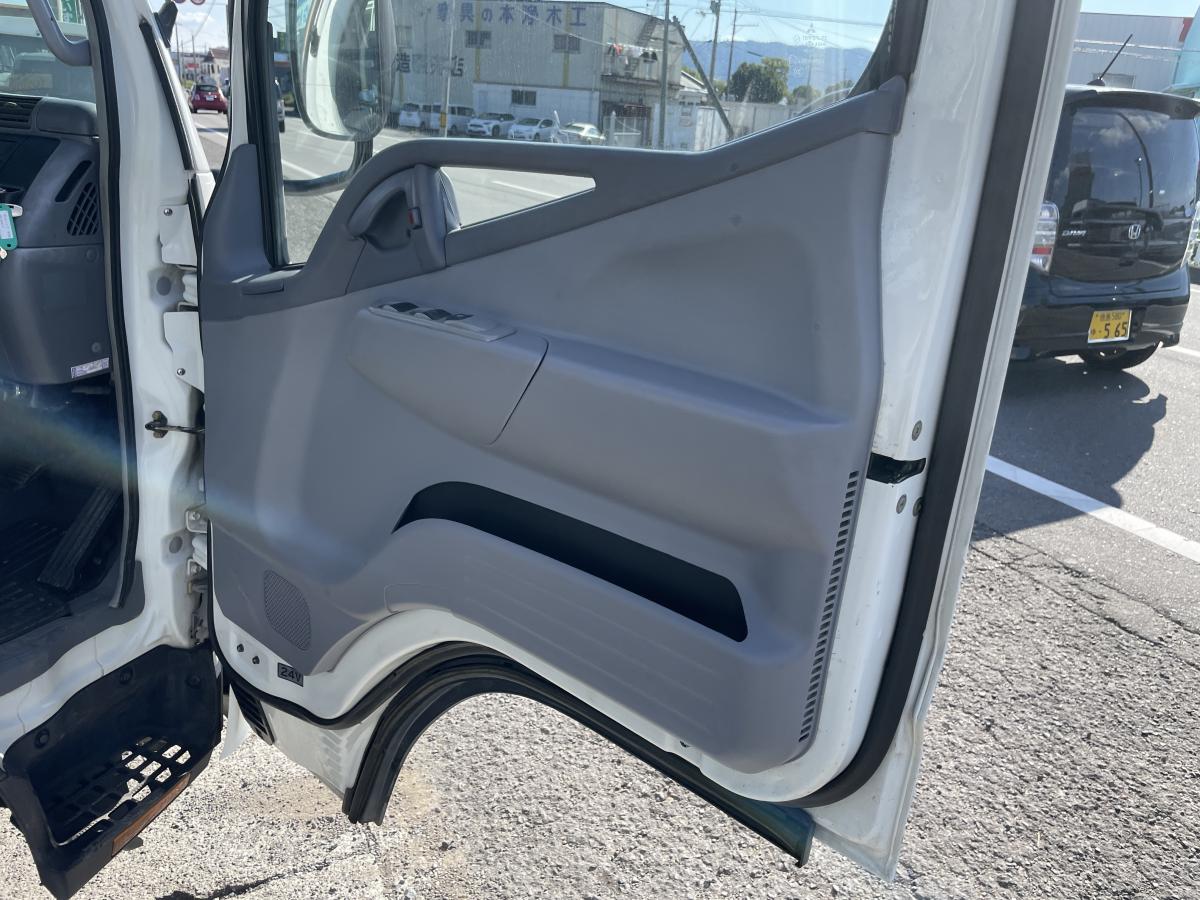 H18キャンター2t平ボディ 3段クレーンラジコン付|中古トラックの販売・買取・査定のアイナビ