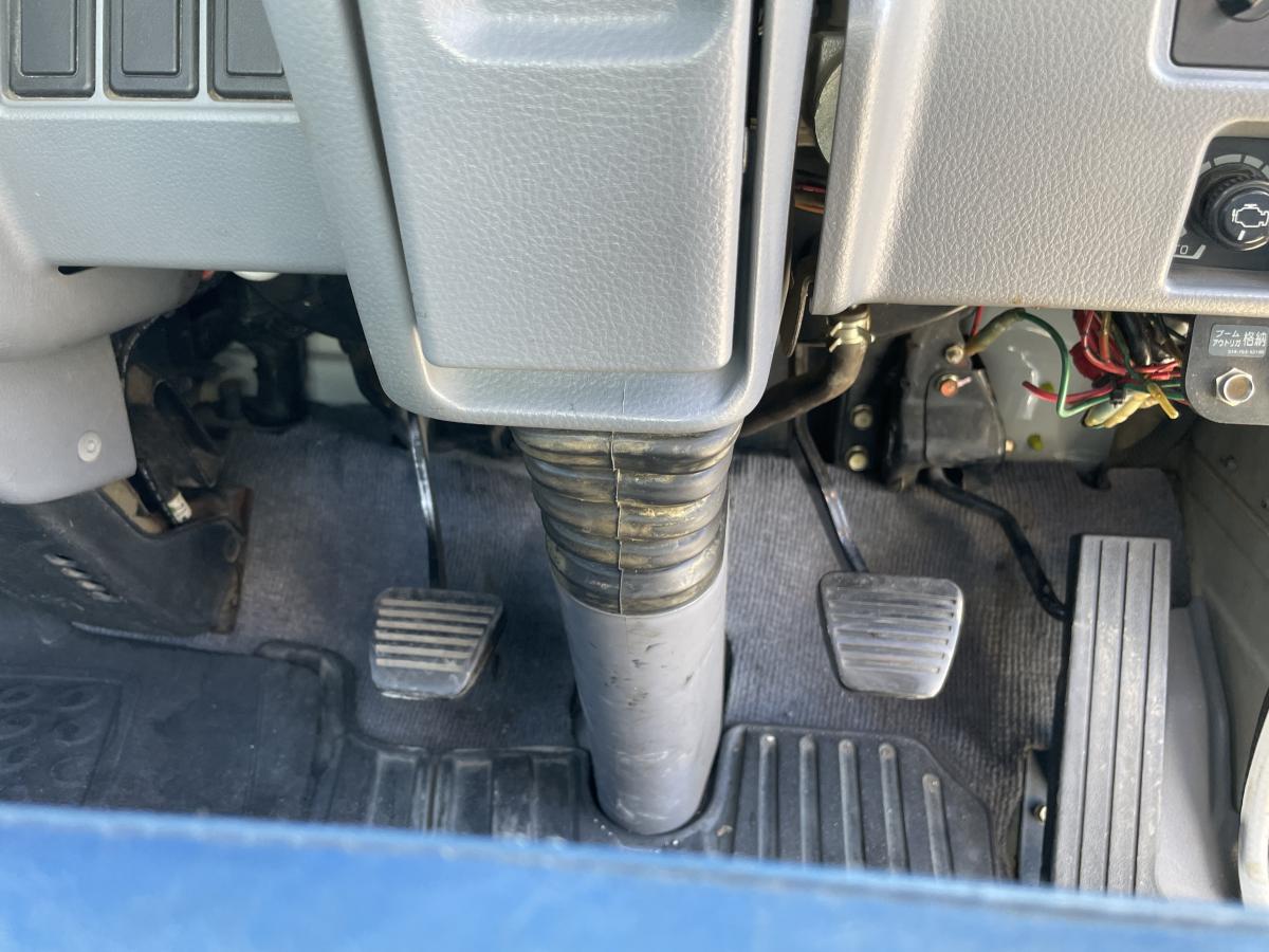 H18キャンター2t平ボディ 3段クレーンラジコン付|中古トラックの販売・買取・査定のアイナビ