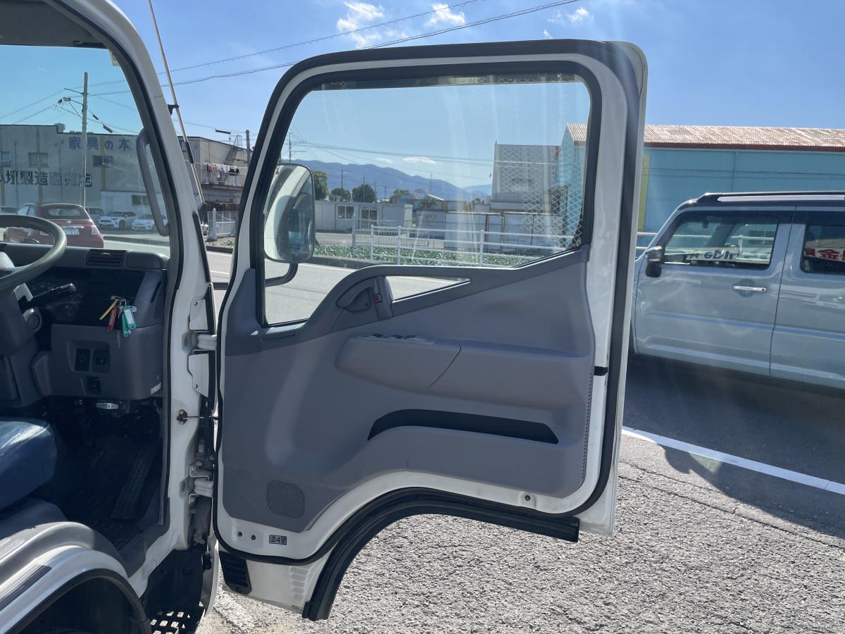 H18キャンター2t平ボディ 3段クレーンラジコン付|中古トラックの販売・買取・査定のアイナビ