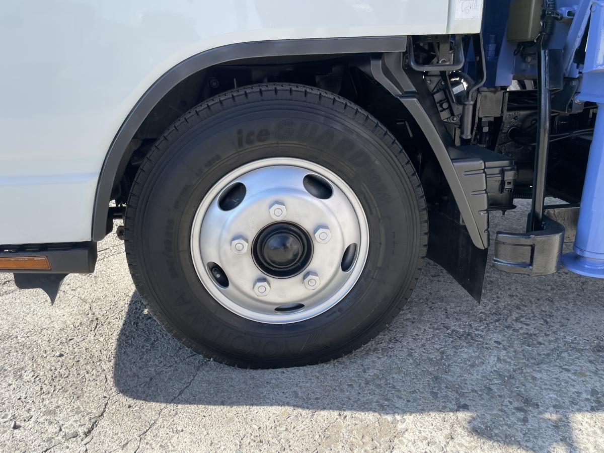 H18キャンター2t平ボディ 3段クレーンラジコン付|中古トラックの販売・買取・査定のアイナビ