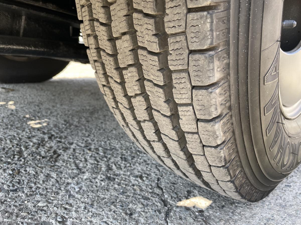 H18キャンター2t平ボディ 3段クレーンラジコン付|中古トラックの販売・買取・査定のアイナビ